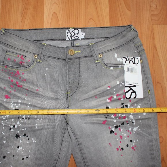 AKDMKS SZ 7 Gray Short Cut Capri Jeans Print Studs - Picture 7 of 8